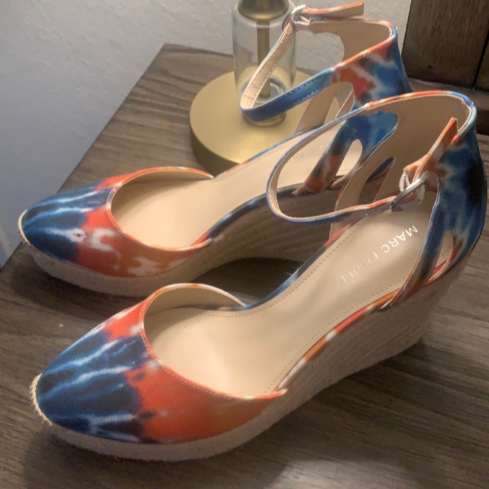 Marc Fisher ❤️ Tie dye wedged heel sandals